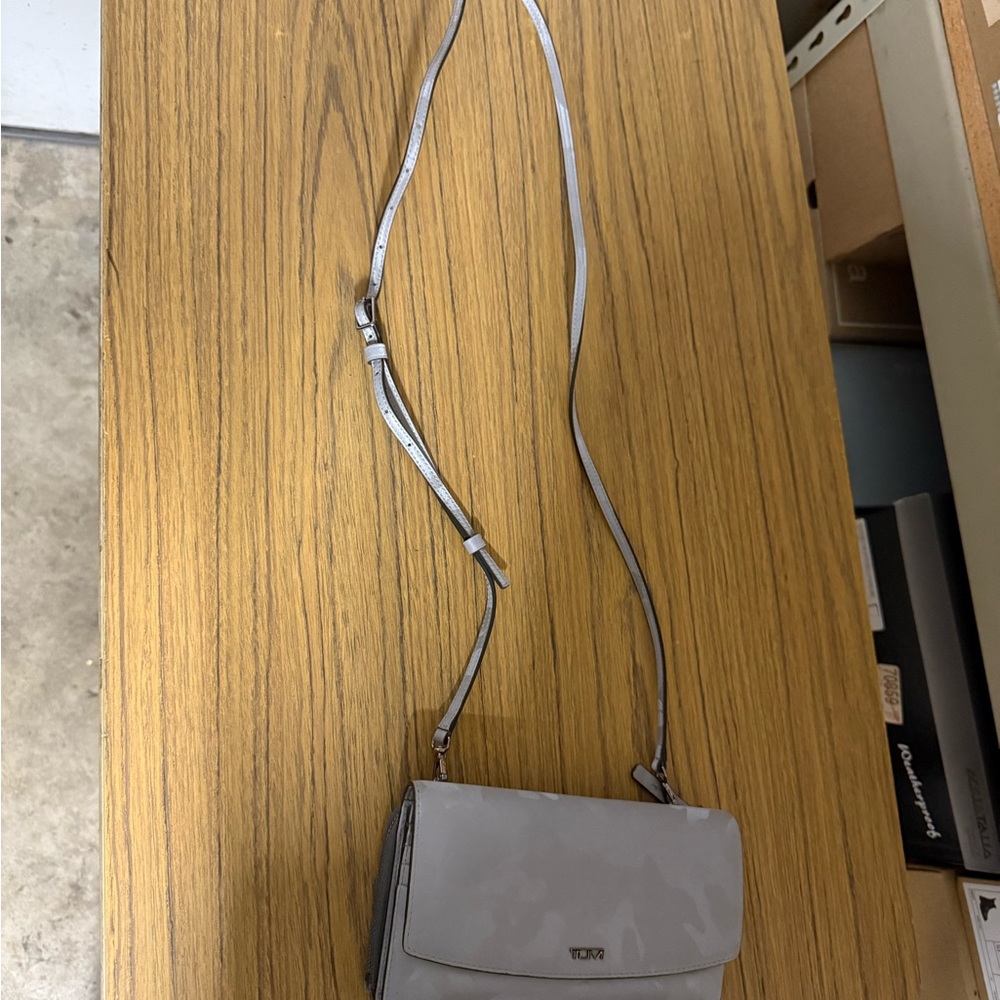 Tumi Belden Leather Wallet Crossbody